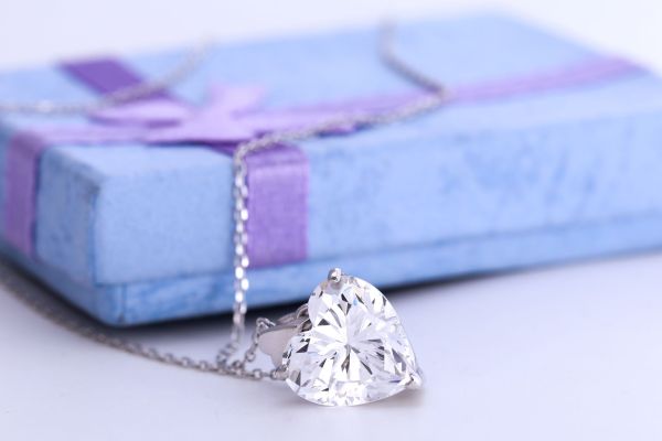 Découvrez la boutique de bijoux en forme de coeur | coeur etincelant
