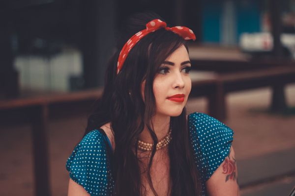 Le bandeau cheveux : comment choisir le vôtre avec style ?