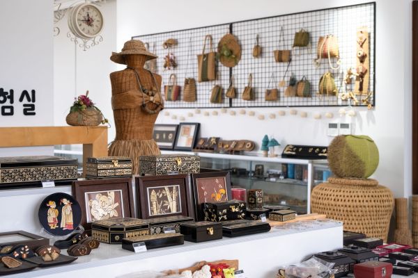 Objets originaux issus d'artisans et entreprises du monde entier : découvrez les trésors cachés